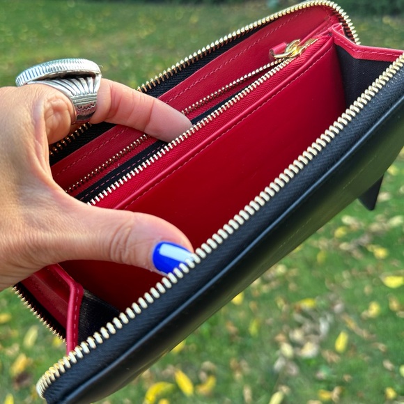 NWOT Alice D Milano Italian Leather zip around wallet - Picture 1 of 7